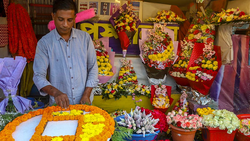 Milon Sarkar, a florist at Agargaon wholesale market in Dhaka, composes wreaths ahead of Victory Day. He is selling the floral arrangements for Tk 1,000 to Tk 8,000 each.