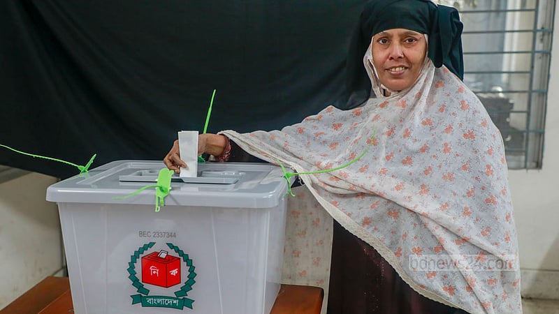 A voter casts their ballot at the Banani Model School polling centre on Sunday, Jan 7, 2024, the day of the 12th national parliamentary elections.