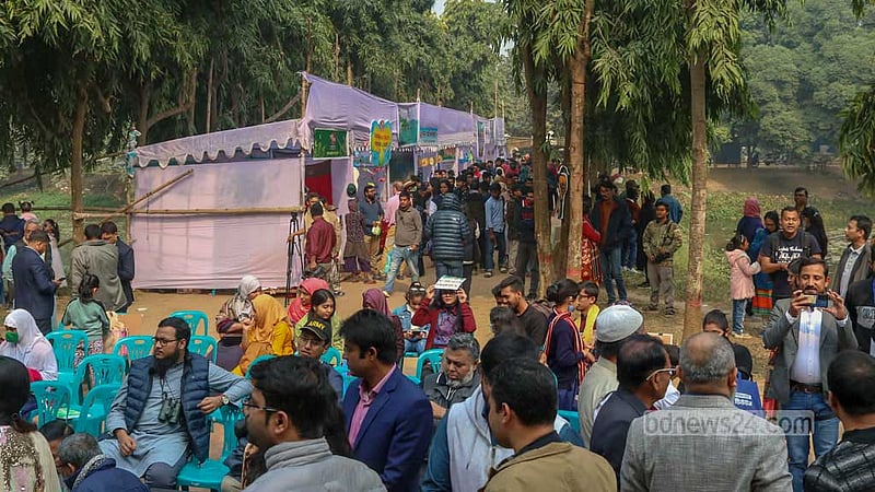 Visitors packed the Zahir Raihan Auditorium at Jahangirnagar University for a fair aimed at raising awareness about bird conservation on Friday, Jan 19, 2024.