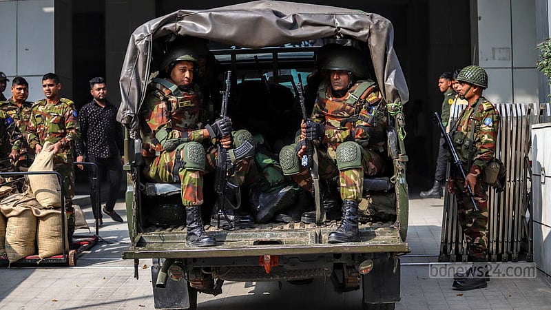 Army personnel enter the Medical Convocation Centre of Bangabandhu Sheikh Mujib Medical University on Wednesday, Jan 3, 2024, as the armed forces begin helping the civil administration ahead of the 12th national election.
