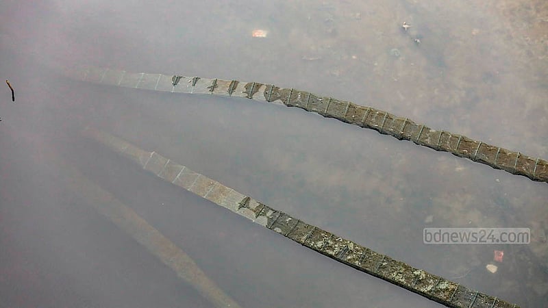 Illegal China nets are used on the Dhaleshwari River.