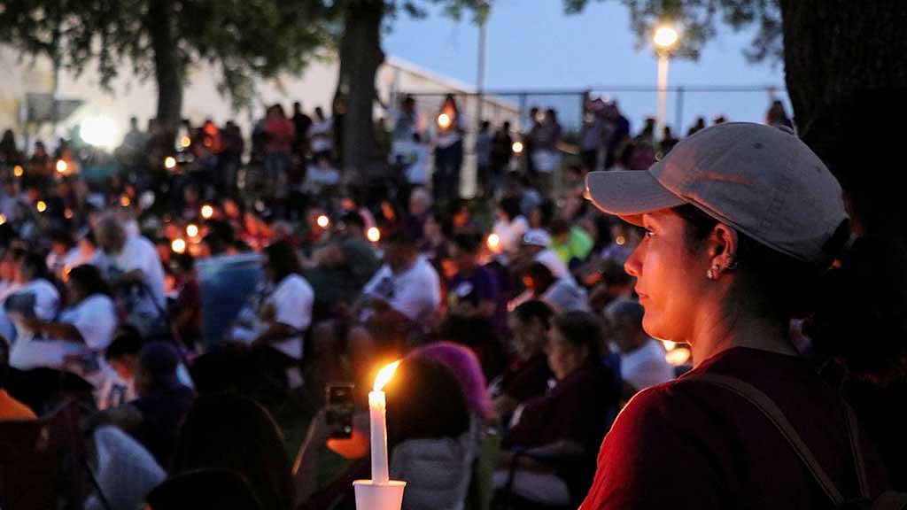 Texas school shooting victims 'deserved better' from police, US review finds