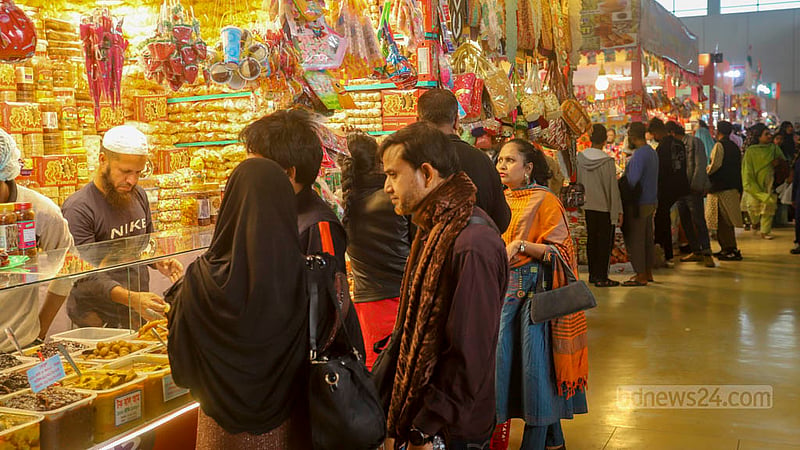 Visitors flock to the stalls of DITF at the Bangabandhu Bangladesh-China Friendship Exhibition Centre in Dhaka’s Purbachal on Friday, Jan 26, 2024.