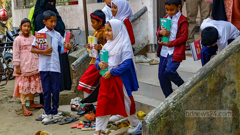 The students of Raydakkhin Government Primary School in Manikganj’s Singair Upazila were delighted after receiving new textbooks on the first day of the new year.