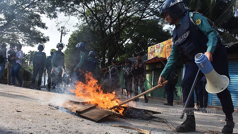 BNP supporters set fire to tree trunks on the streets in Chattogram's Chandgaon area during the national election on Sunday, Jan 7, 2024.