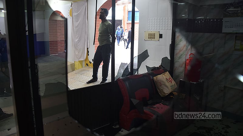 BNP supporters vandalise the Al Hekmah International School polling centre in Chattogram's Chandgaon area during the national election on Sunday, Jan 7, 2024.