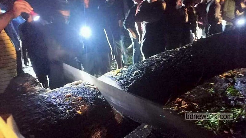 Oct 24: Cyclone Hamoon hits the Cox’s Bazar coast of Bangladesh. 