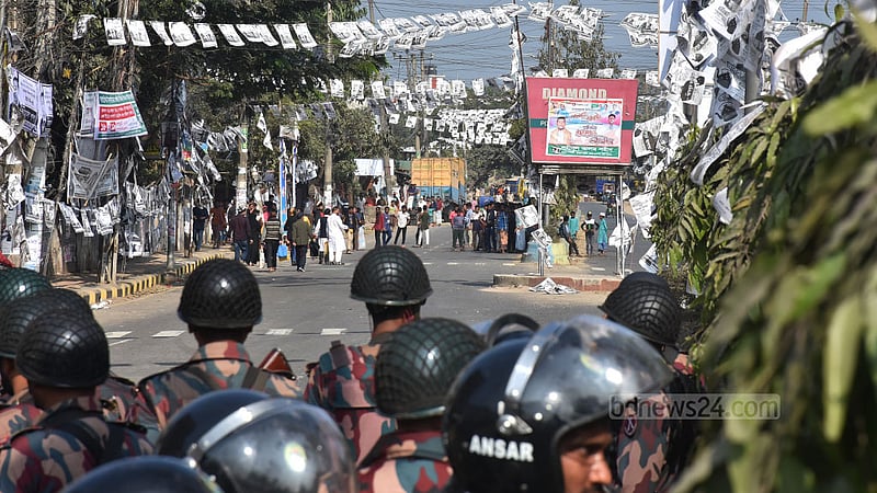 BNP supporters clash with law enforcers in the Chandgaon area of Chattogram on election day, Jan 7, 2024.