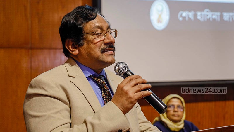 Prof Sharfuddin Ahmed, vice-chancellor of the Bangabandhu Sheikh Mujib Medical University, speaks at an event honouring newly appointed Health Minister Samanta Lal Sen at the Sheikh Hasina National Institute of Burn and Plastic Surgery in Dhaka on Thursday, Jan 18, 2024.