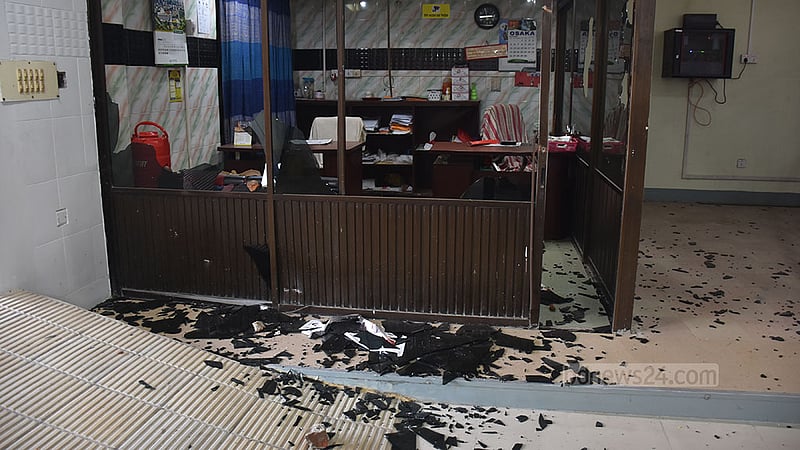 BNP supporters vandalise the Al Hekmah International School polling centre in Chattogram's Chandgaon area during the national election on Sunday, Jan 7, 2024.