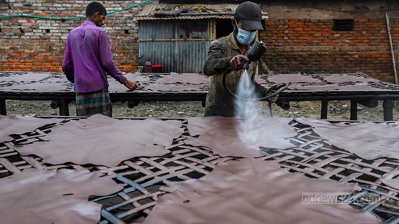 Workers dye leathers in Dhaka’s Hazaribagh.