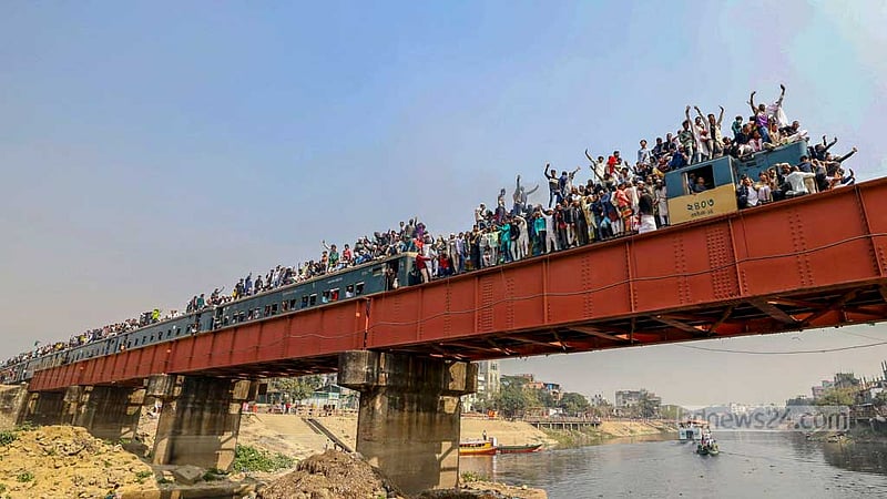 People crowded the roofs of trains on the way home after attending the Akheri Munajat to close out the second phase of the Bishwa Ijtema on Sunday, Feb 11, 2024.