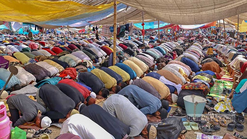 Muslim devotees offer Jumma prayers on the first day of the second phase of Bishwa Ijtema on the banks of the Turag River in Gazipur’s Tongi on the outskirts of Dhaka on Friday, Feb 9, 2024.