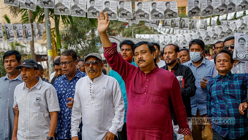 ব্যানার।Monirul Haque Sakku, a mayoral candidate for the Cumilla City Corporation by-polls, takes part in a final campaign push ahead of the Cumilla City Corporation by-polls in the Nanua Dighir Par area on Thursday, Mar 7, 2023
