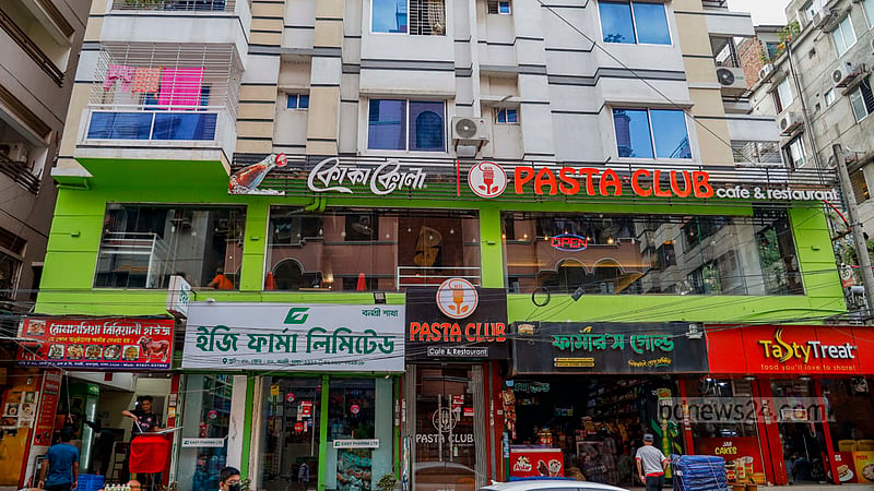 Stores occupy a section of the ground floor at this residential building in Dhaka’s Banasree. The first floor is taken up by a restaurant, while the rest of the floors house apartments.