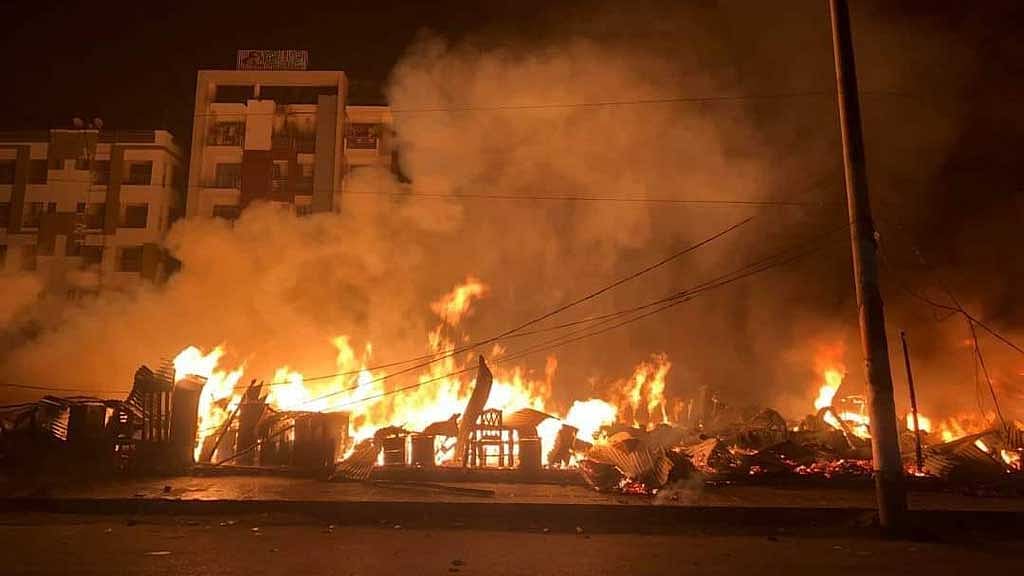 Several shops gutted as fire rips through Uttara kitchen market