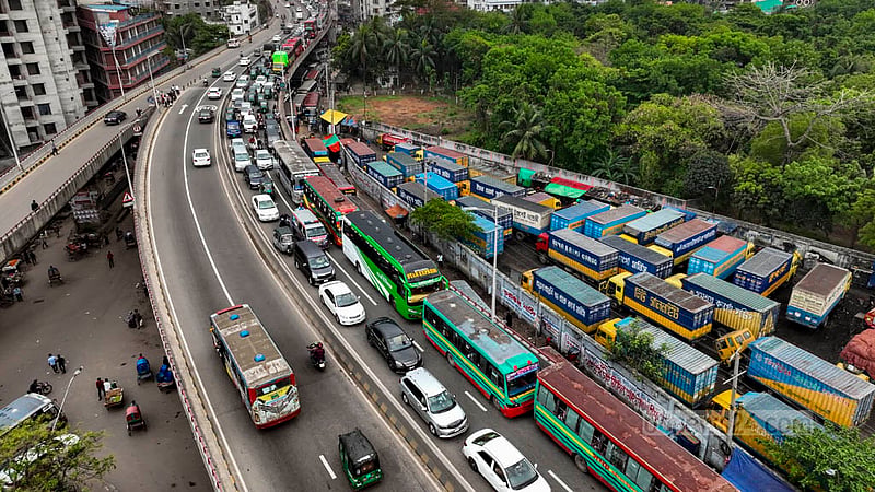 Heavy traffic congestion plagues the Gulistan and Chankharpul sections of Dhaka's Mayor Mohammad Hanif Flyover, while the road leading upward remains clear.