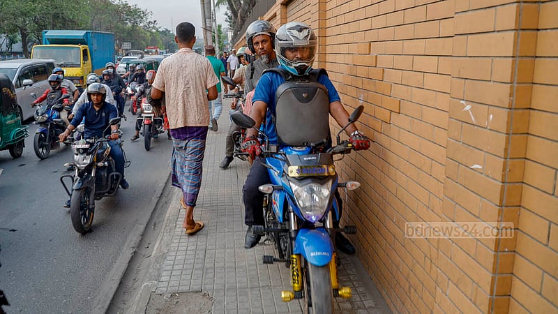 Motorcyclists get on the footpaths as vehicles are caught in a traffic jam in Dhaka’s Tejgaon on Monday, Mar 18, 2024, during Ramadan.