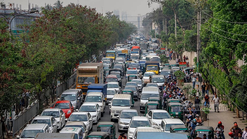 Vehicles, mostly private cars, are caught in a traffic jam in Dhaka’s Tejgaon on Monday, Mar 18, 2024, during Ramadan.