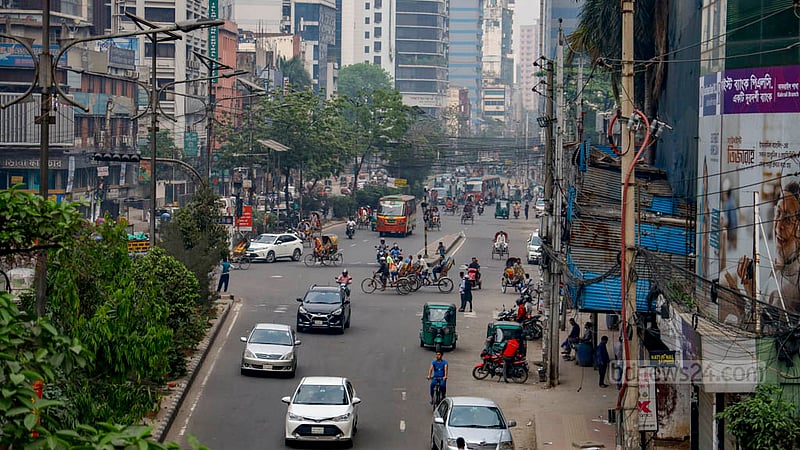 With the offices closed at the beginning of Eid-ul-Fitr holiday, the street in Dhaka’s Kakrail is nearly empty on Wednesday, Apr 10, 2024.