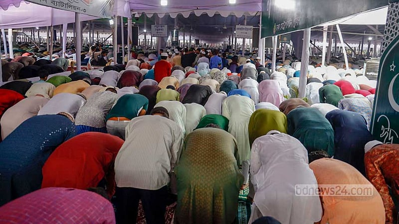 The main Eid congregation was held at the National Eidgah Maidan at 8:30am.