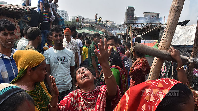 Residents burst into tears as a blaze engulfs their homes at Tekpara slum and adjacent Yakub Nagar slum in Chattogram’s Firingi Bazar on Monday afternoon, Apr 15, 2024.