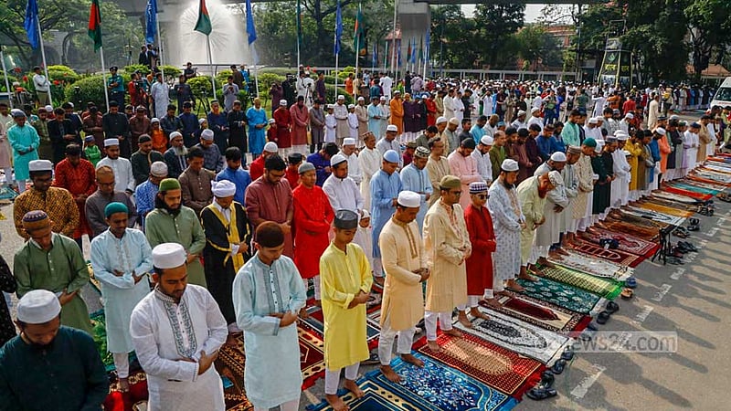 Due to lack of space, a lot of people said their Eid prayers on the streets outside the National Eidgah Maidan on Thursday, Apr 11, 2024.