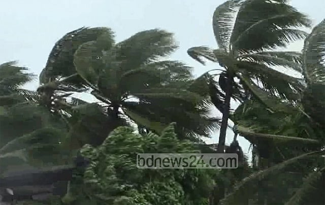Bangladesh bakes in April heat wave, rain may bring sporadic respite