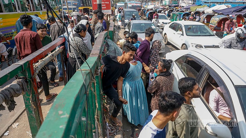 Hazardous road crossings cause frequent accidents in the area but the commuters do so putting their lives at risk.
