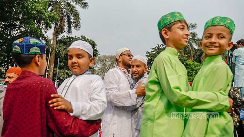 Following the Eid prayers, Muslims greeted each other with warm embraces to ring in the Eid-ul-Fitr celebrations.