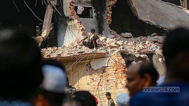 After the demolition of a part of Sheikh Mujib's house at Dhanmondi 32, iron and steel are being taken by everyone. Photo: Mahmud Zaman Ovi