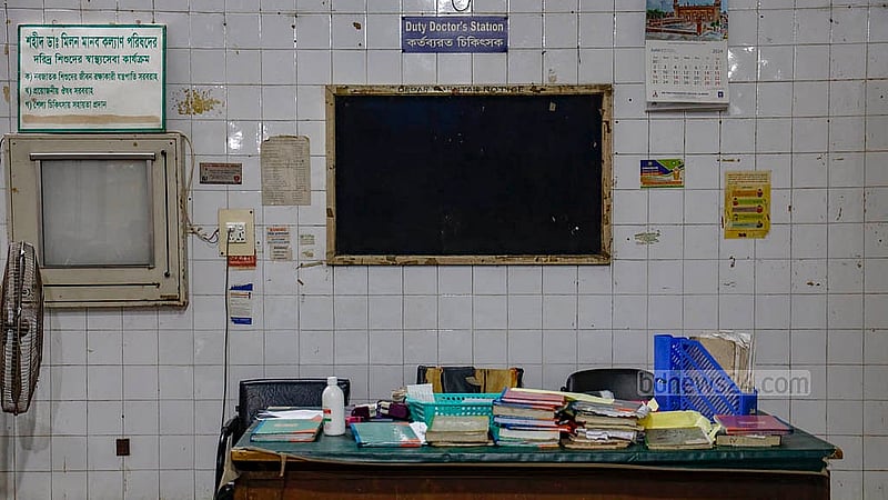 There are no doctors at Dhaka Medical College and Hospital due to the ongoing strike of doctors and interns. Photo: Mahmud Zaman Ovi
