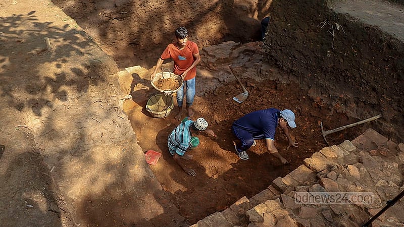The Cumilla Department of Archaeology oversees soil excavation during a hunt for “artefacts” at Balagazir Mura in Cumilla Sadar South Upazila. Photo: Tanvir Dipu