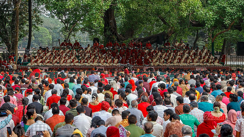 Chhayanaut’s artistes sing songs at the Bengali New Year celebration at the Ramna Batamul on Monday, Apr 14, 2025. Photo: Mahmud Zaman Ovi