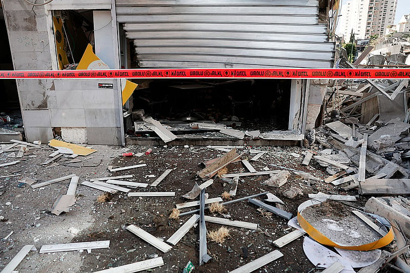 A view shows a damaged building at an impact site following a missile strike from Iran on Israel, in Ramat Gan, Israel June 19, 2025. Photo: Reuters