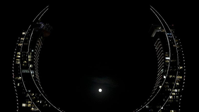 A "Blood Moon" is seen during a total lunar eclipse in Doha, Qatar, September 7, 2025. Photo: Reuters