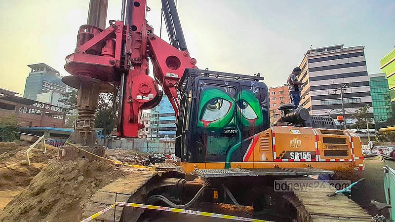 Protesters have drawn pictures of weeping trees to the construction machinery of the elevated expressway project at Panthokunjo Park in Dhaka’s Karwanbazar. Photo: Abdullah al Momin