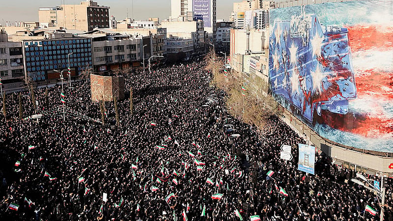 People gather to mourn after Iran's Supreme Leader Ayatollah Ali Khamenei was killed in Israeli and U.S. strikes on Saturday, in Tehran, Iran, March 1, 2026. Photo: Reuters