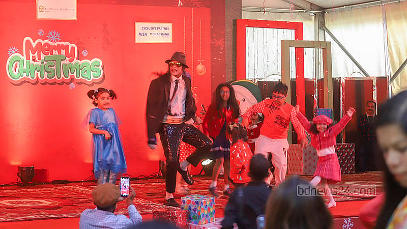 Children play during a Christmas celebration at the Pan Pacific Sonargaon Hotel in Dhaka on Wednesday, Dec 25, 2024. Photo: Abdullah al Momin