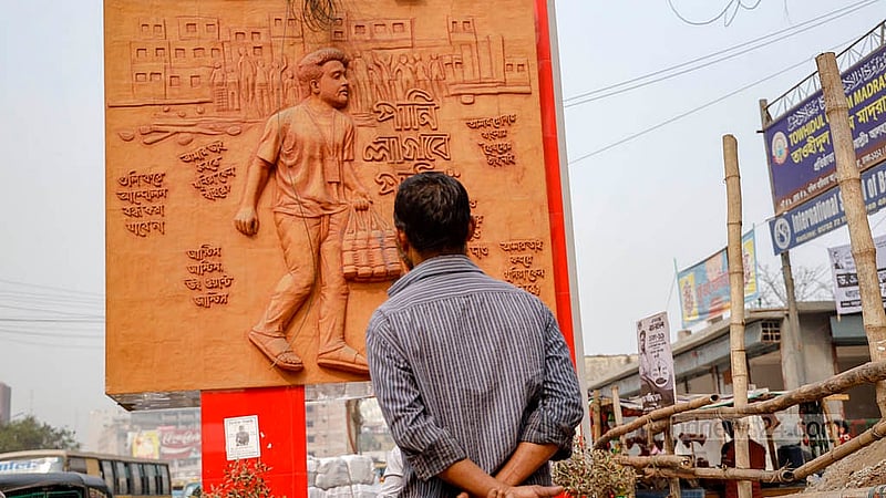 Pedestrians walk past an “Independence Memorial” on a footpath in Dhaka’s Badda area, a striking presence on the street. Photo: Mahmud Zaman Ovi