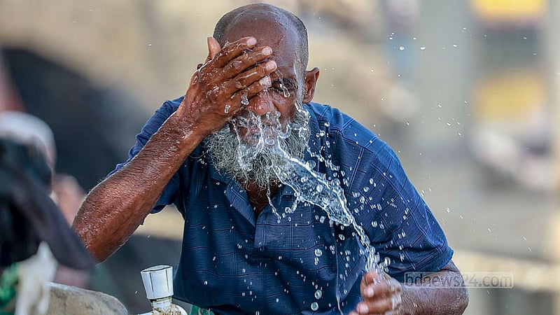 A labourer washes his face at a tap on the side of the road in Dhaka’s Gabtoli, trying to find a respite from the heat. Photo: Muhammad Mostafigur Rahman