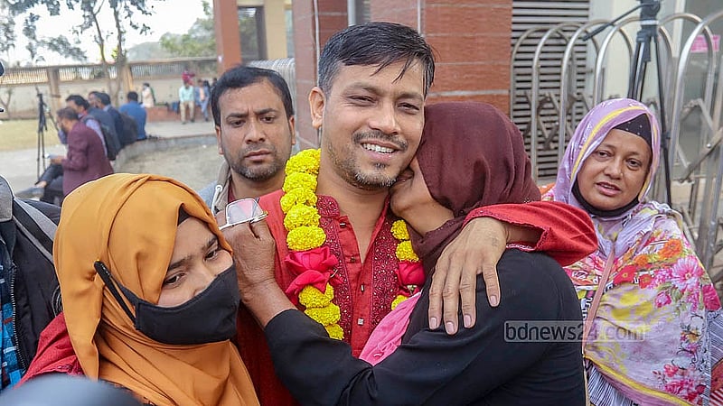 An emotional atmosphere persists at the Dhaka Central Jail gate as the BDR members get released on bail in the Pilkhana tragedy on Thursday, Jan 23, 2025, after 16 years. Photo: Abdullah al Momin