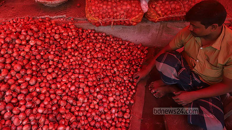 Older onions are priced at Tk 124 per kg. Photo: Abdullah al Momin