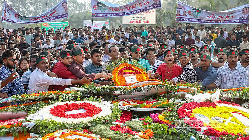Members of the Jatiotabadi Chhatra Dal pay their respects to the nation’s martyrs at Savar National Memorial on Thursday, Mar 26, 2026.