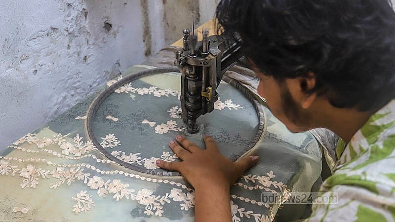 Artisans at Benarasi Palli in Dhaka’s Mirpur are weaving intricate patterns, bringing elegance to the fabric. Photo: Abdullah al Momin