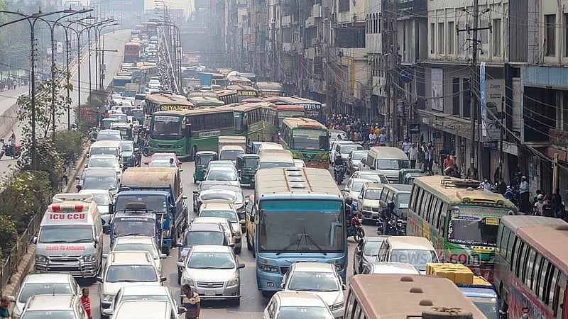 After garment workers blocked the Airport Road over the death of a female colleague in a road accident, the traffic is immobilised in Banani on Monday, Mar 10, 2025. Photo: Abdullah al Momin