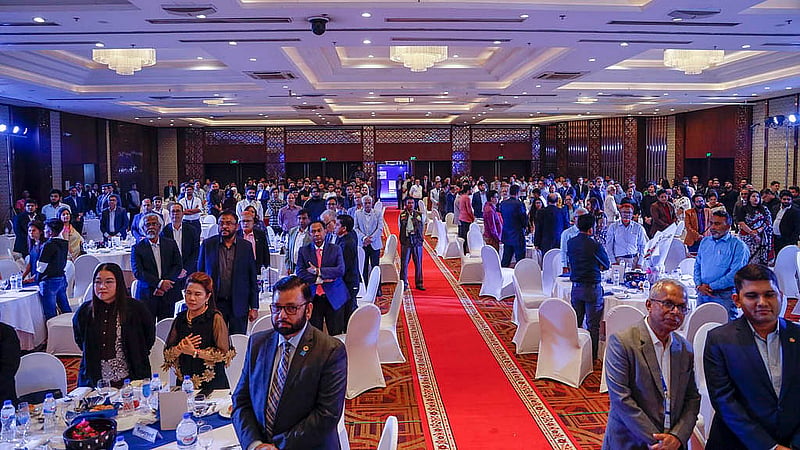 Attendees observe a minute of silence in honour of those killed in the mass uprising in July and August at the event celebrating bdnews24.com’s 18th anniversary on Tuesday at the Grand Ballroom of the Radisson Blu Dhaka Water Garden, Dhaka.