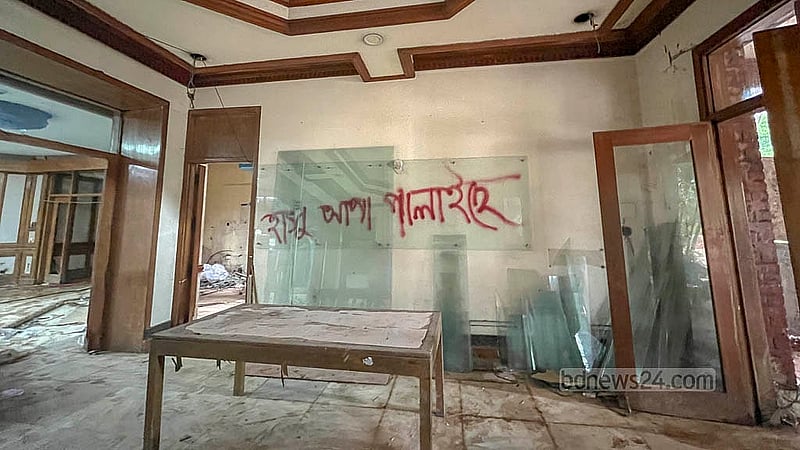The slogans that were written on the walls of the Ganabhaban after the fall of the Awami League government are being preserved exactly as they were for the July Memory Museum.Photo: Jasmin Moli