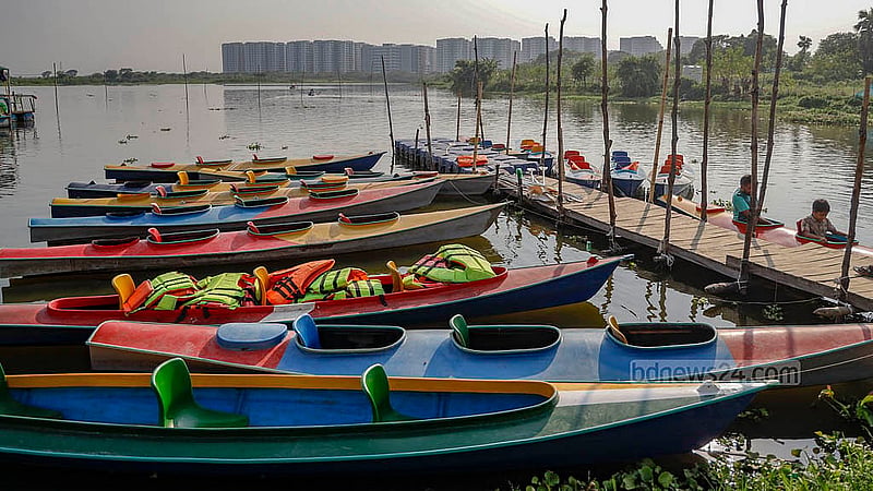BD Kayaking offers kayaks for hire in the lake at Sector 18 of Diabari in Uttara. Photo: Mahmud Zaman Ovi
