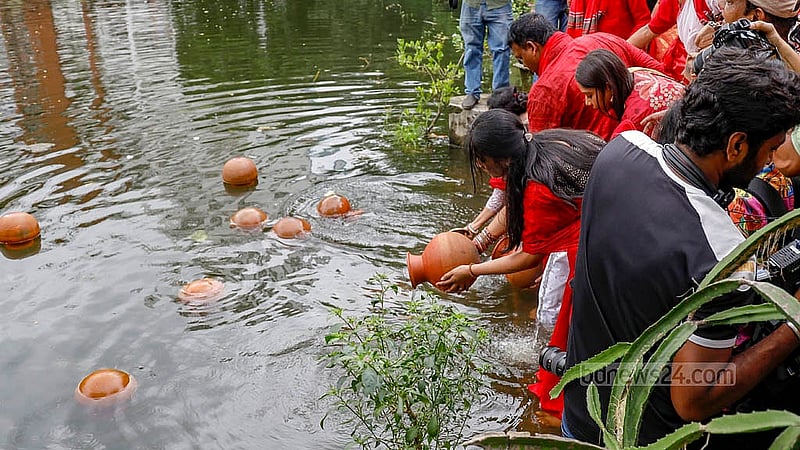 The Ghot Bisarjan ritual is held at the pond near Dhaka’s Dhakeshwari Temple on Bijoya Dashami. Photo: Mahmud Zaman Ovi